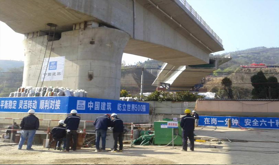 寶蘭客專清姜河特大橋上跨寶成鐵路任家灣車站連續梁轉體橋（中國建筑）